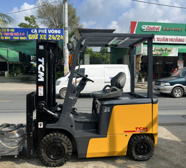 XE NÂNG ĐIỆN TCM 2.5 TẤN NGỒI LÁI