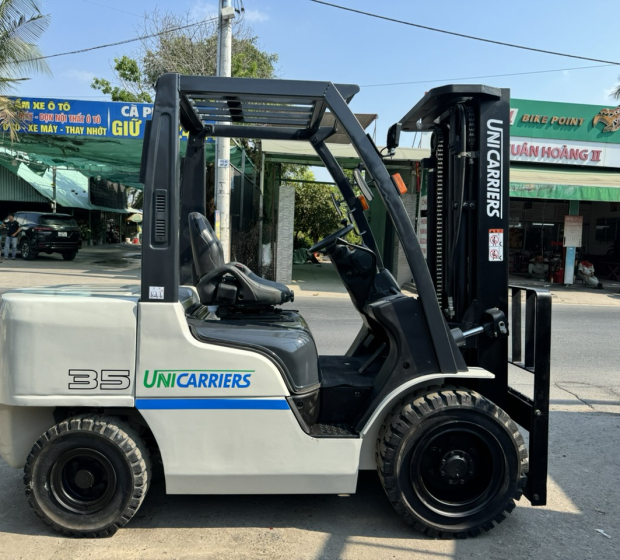 XE NÂNG DẦU UNI CARRIERS 3.5 TẤN